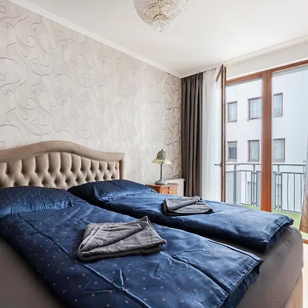 Penthouse Three Bedrooms, Three Balconies With Free Parking In Kiraly Street Apartament