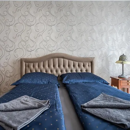 Penthouse Three Bedrooms, Three Balconies With Free Parking In Kiraly Street Apartament