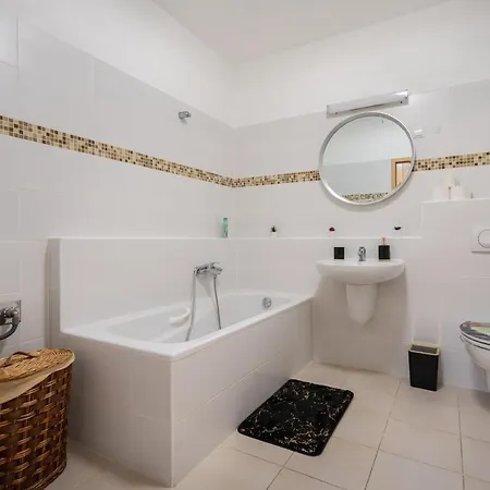Apartament Penthouse Three Bedrooms, Three Balconies With Free Parking In Kiraly Street *