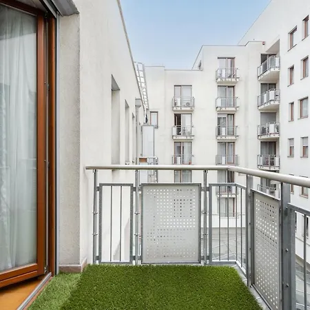 Penthouse Three Bedrooms, Three Balconies With Free Parking In Kiraly Street Apartament Budapeszt