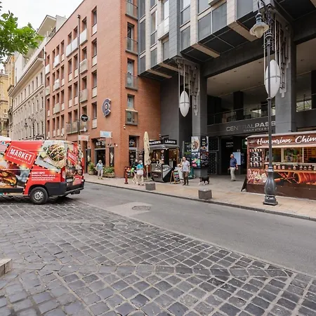 Penthouse Three Bedrooms, Three Balconies With Free Parking In Kiraly Street Apartament *