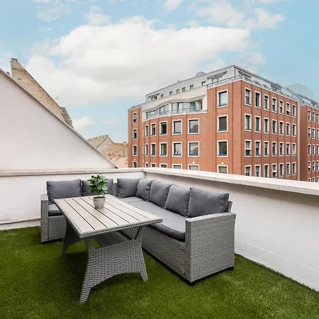 Penthouse Three Bedrooms, Three Balconies With Free Parking In Kiraly Street * Budapeszt