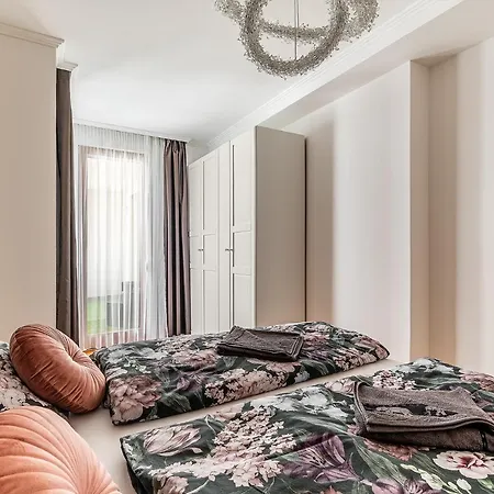 Penthouse Three Bedrooms, Three Balconies With Free Parking In Kiraly Street Apartament *