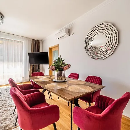 Penthouse Three Bedrooms, Three Balconies With Free Parking In Kiraly Street Budapeszt