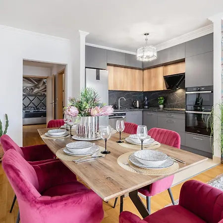 Penthouse Three Bedrooms, Three Balconies With Free Parking In Kiraly Street Apartament Budapeszt