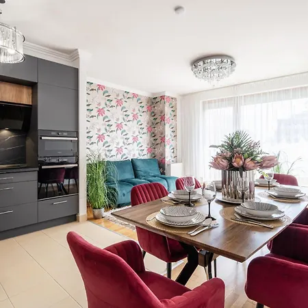 Penthouse Three Bedrooms, Three Balconies With Free Parking In Kiraly Street Apartament