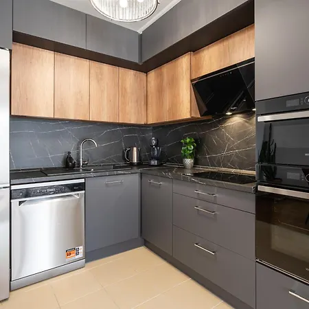 Penthouse Three Bedrooms, Three Balconies With Free Parking In Kiraly Street Apartament *