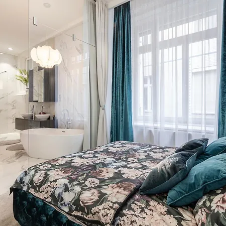 Lägenhet Four Bedrooms Luxury Design At Fashion Street