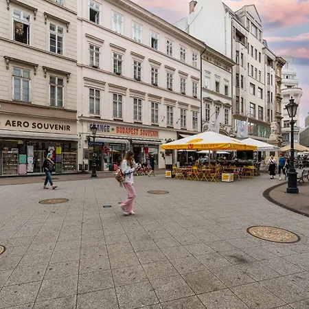 Four Bedrooms Luxury Design At Fashion Street Lägenhet Budapest
