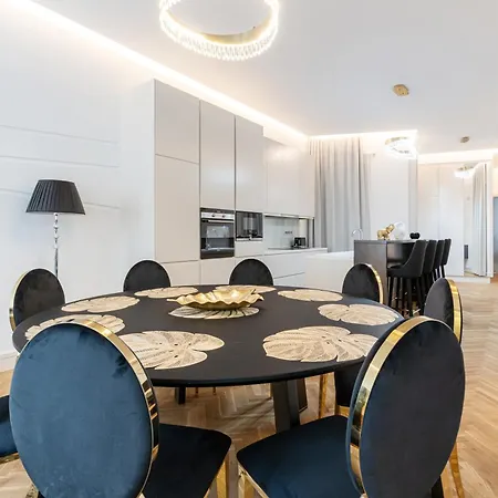 4 Bedrooms At Fashion Street Apartament *